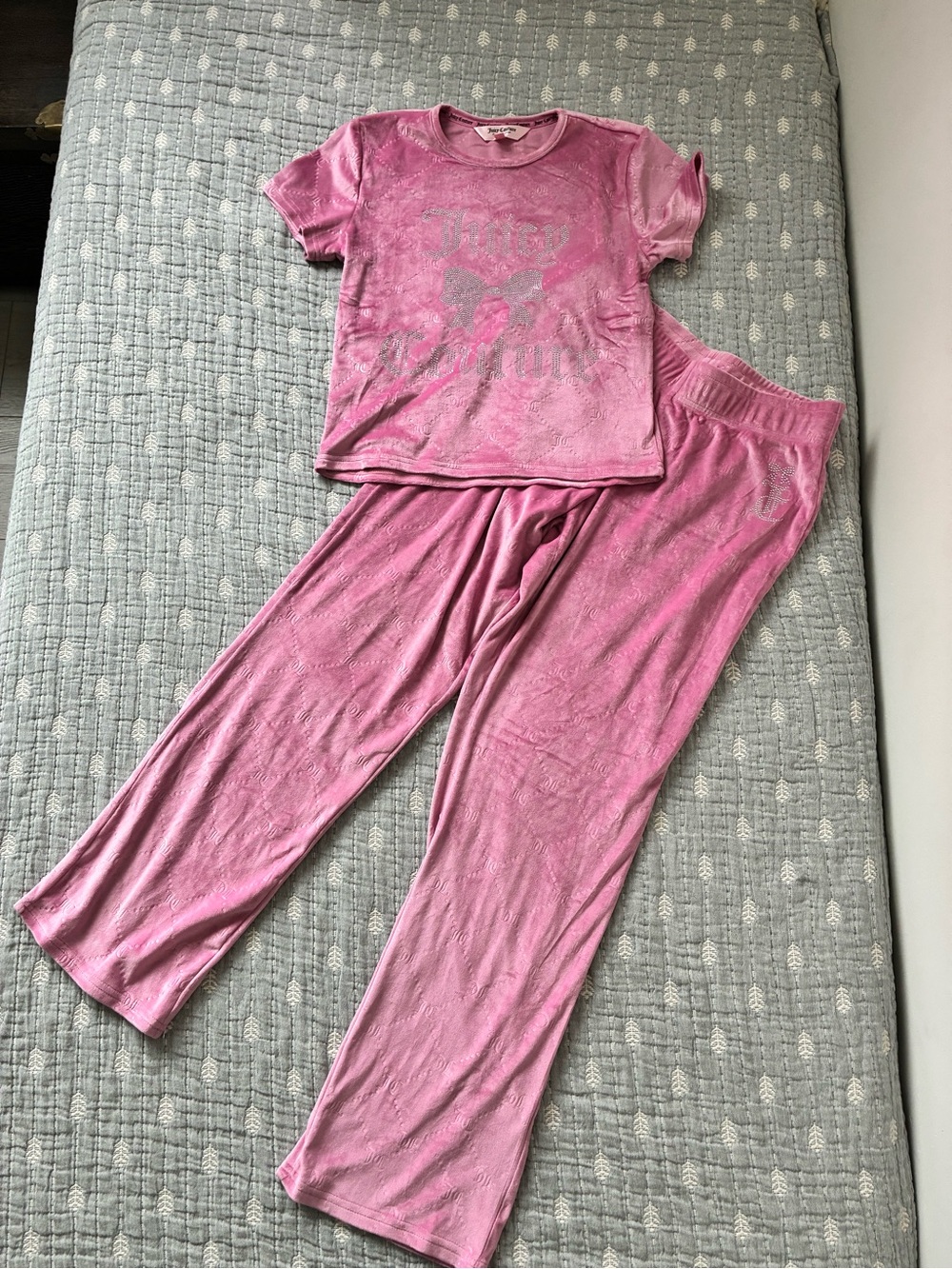 Juicy Couture Pink Velour Short Sleeve Top & Pants Rhinsetone Pajama Set